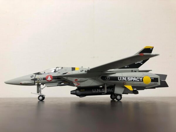 Hasegawa 1/72 Macross VF-1A/J/S Valkyrie Fighter Model Kit - Image 3