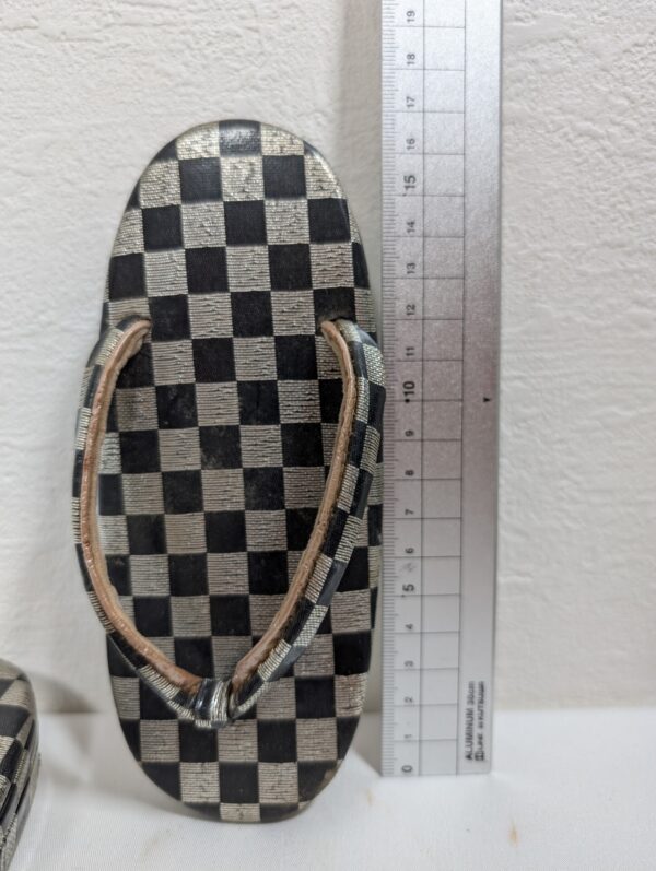 Vintage Japanese Zori Sandals with Checkerboard Design and Original Box - Image 2