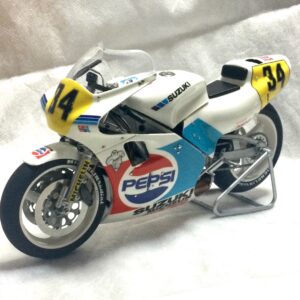 1/12 Fujimi Suzuki RGV-Γ XR74 Motorcycle Model Kit – Pepsi Livery