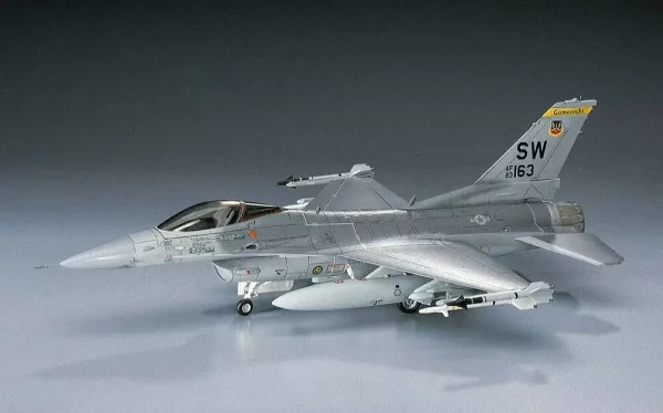 Hasegawa 1/72 US Air Force F-16C Fighting Falcon Plastic Model B2 - Image 7