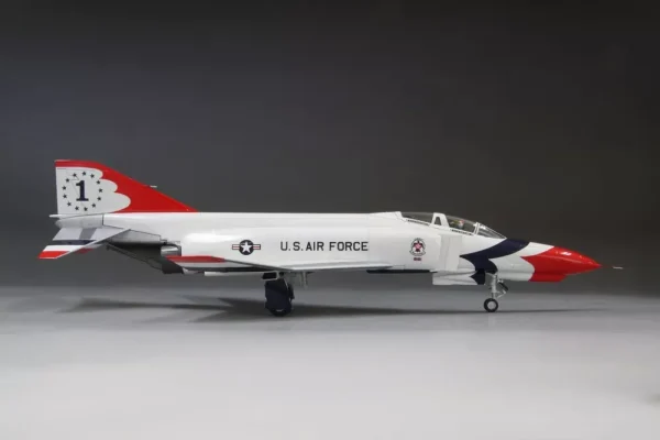 Fine Molds 1/72 US Air Force F-4E Fighter Thunderbirds Model - Image 4