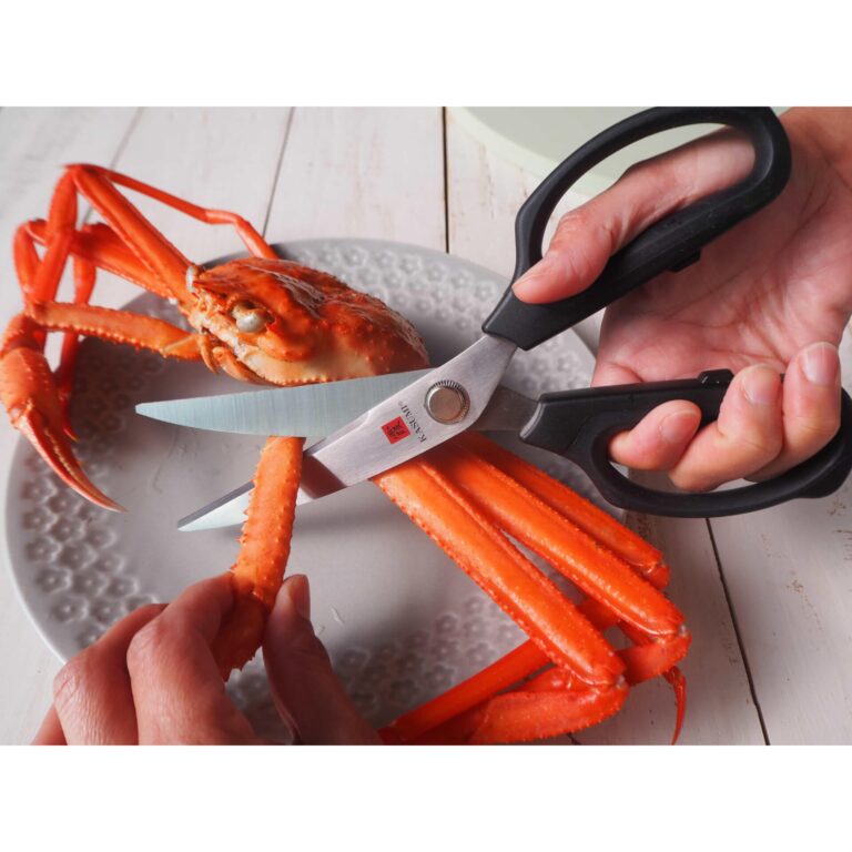 Sumikama Kasumi Heavy Duty Serrated Curved-Blade Kitchen Scissors - Image 2