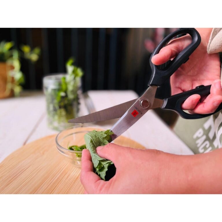 Sumikama Kasumi Heavy Duty Serrated Curved-Blade Kitchen Scissors - Image 3