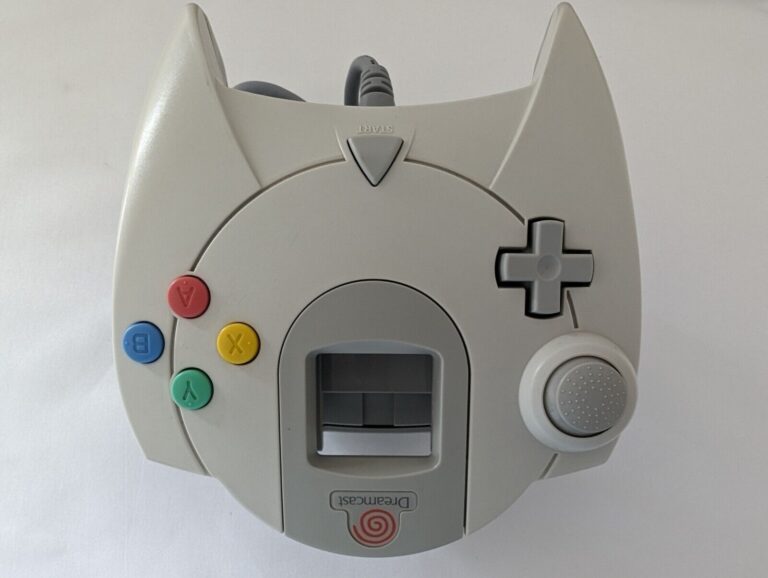 SEGA DreamCast Console (HKT-3000) & Controller Plus Sonic Adventure Guily Gear x - Image 6