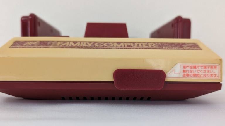 Famicom Console HVC-001 Nintendo FC Japan unmodifiedTested and working - Image 4
