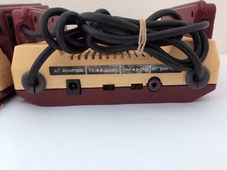 Nintendo Famicom NES Console HVC-002 Tested and working Auction For 3 consoles - Image 11