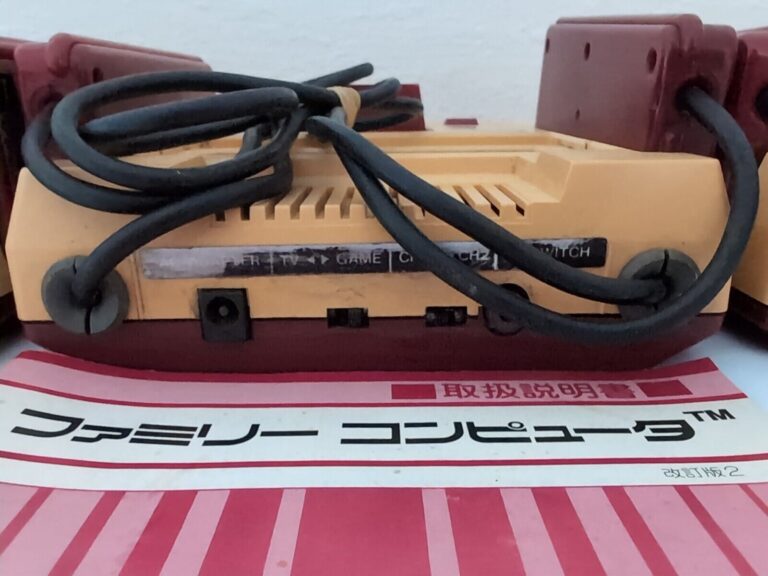 Nintendo Famicom NES Console HVC-002 Tested and working Auction For 3 consoles - Image 10